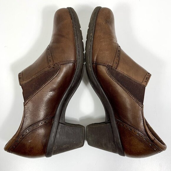 EARTH Origins Marla Brown Eyelet Leather Comfort Button Heel Clogs Size 8M - Picture 5 of 8